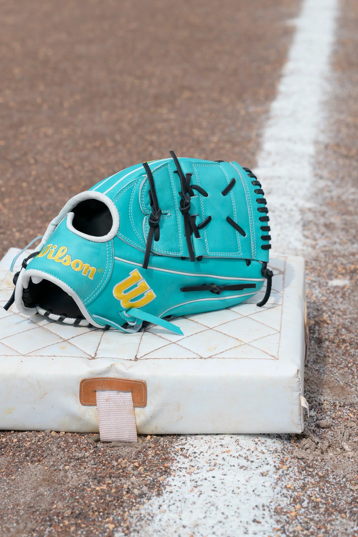 A2000 SA17 12" Pitcher's Glove (2025) - Sports Excellence